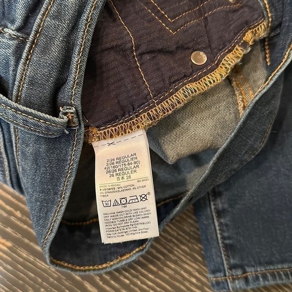 GAP true skinny high rise, medium wash, light distressing, size 26 - Picture 11 of 11